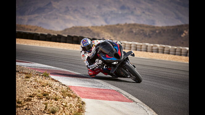 BMW M 1000 RR image 3