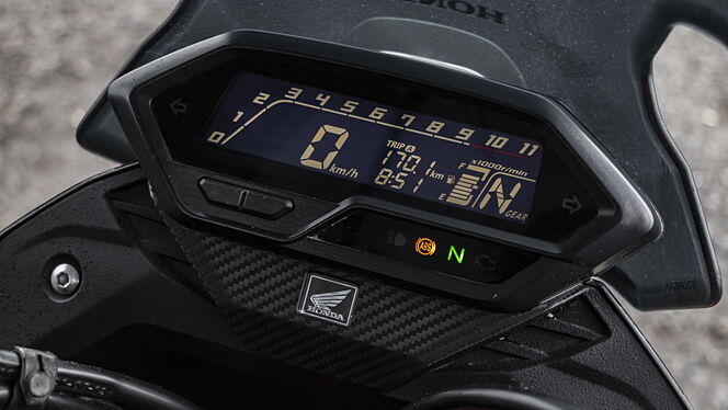 Honda CB200X image 4