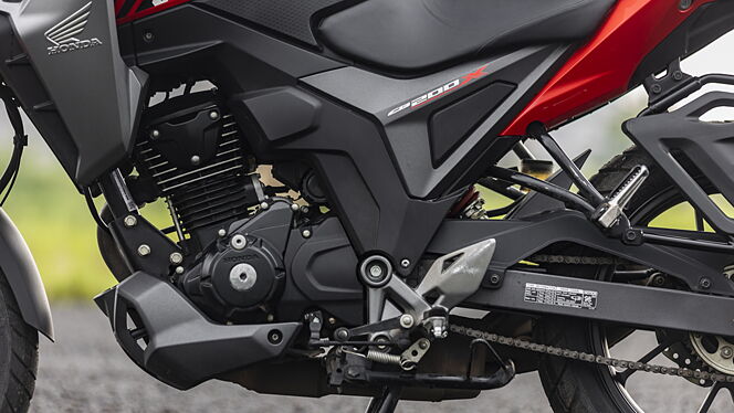 Honda CB200X image 5
