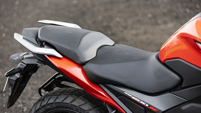 Honda CB200X image 6