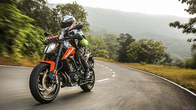 KTM 650 Duke Review – Features, Performance, and Design