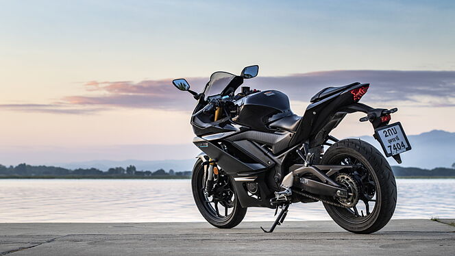 Yamaha YZF-R3 image 2