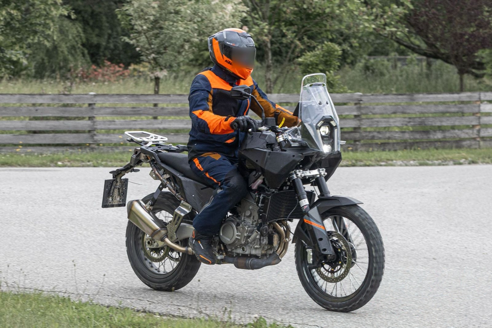 KTM 490cc Twin-Cylinder Duke & Adventure Bikes Spied on Test Runs