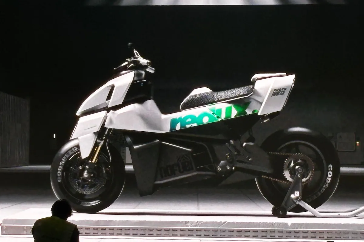 Ather Redux Blurs Lines Between Scooter and Motorcycle in Futuristic Concept